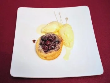 Rezept: Mandeleis mit Kirsch-Mohn Tarte (Jochen Bendel) Mandeleis mit Kirsch-Mohn Tarte (Jochen Bendel) - Rezept