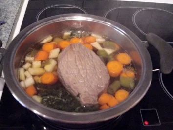 Rezept: Tafelspitz mit Meerettichsoße Tafelspitz mit Meerettichsoße - Rezept