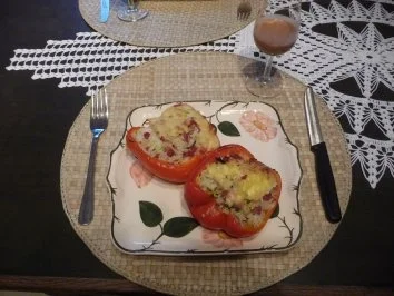 "W W" Wenig Werte Rezepte : Mit Käse überbackene gefüllte Paprikaschoten - Rezept