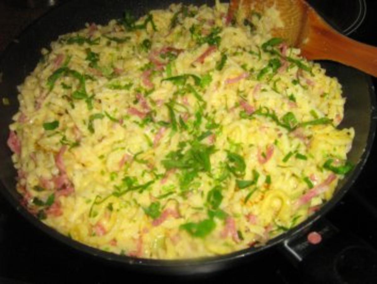 Bilder für Käsespätzle mit Schinkenstreifen - Rezept