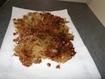 Zwiebel-Speckkuchen mit Mozzarella und Rucola (für ein Blech)     (Fotos) - Rezept - Bild Nr. 3