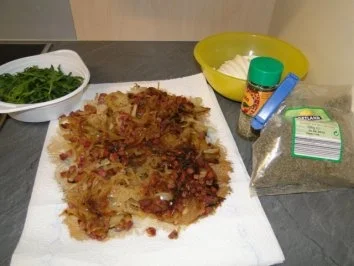 Zwiebel-Speckkuchen mit Mozzarella und Rucola (für ein Blech)     (Fotos) - Rezept - Bild Nr. 4