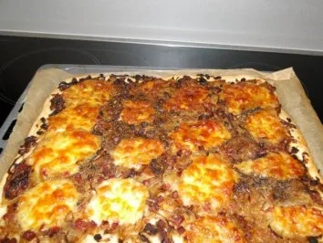 Zwiebel-Speckkuchen mit Mozzarella und Rucola (für ein Blech)     (Fotos) - Rezept - Bild Nr. 10