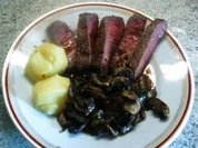 Rezept: Rindersteak mit Rotweinsoรe Rindersteak mit Rotweinsoรe - Rezept