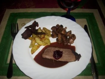 Teufelchens Wildschwein in einer Hollunderweinsoße - Rezept