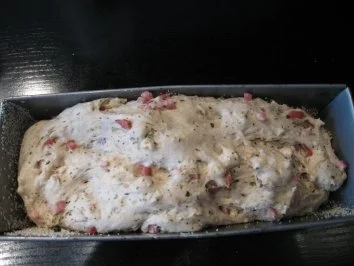 Roggen-Mischbrot mit Speck, Zwiebeln und Kräuter - Rezept - Bild Nr. 2