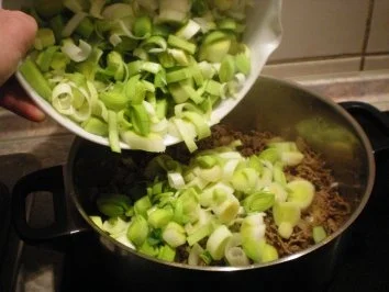 Rezept: Käse-Suppe mit Lauch und Hack Bild Nr. 4 Käse-Suppe mit Lauch und Hack - Rezept - Bild Nr. 4