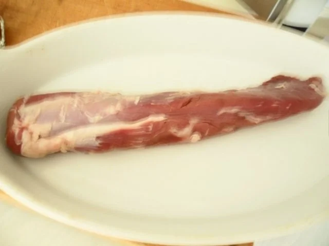 Wildschweinlende mit Rotwein-Schlehensoße - Rezept - Bild Nr. 2