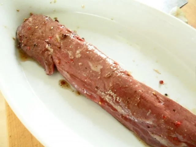 Wildschweinlende mit Rotwein-Schlehensoße - Rezept - Bild Nr. 4