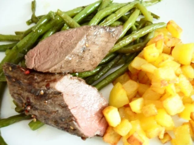 Wildschweinlende mit Rotwein-Schlehensoße - Rezept - Bild Nr. 6