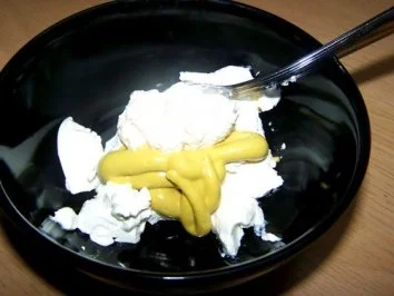 Rezept: Schmand-Senf-Rettich Dip Bild Nr. 2 Schmand-Senf-Rettich Dip - Rezept - Bild Nr. 2