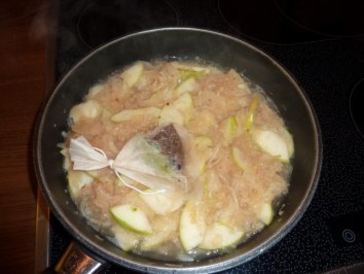 Sauerkraut mit Apfel - Rezept - Bild Nr. 3