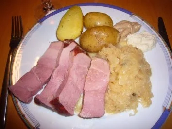 Rezept: Sauerkraut mit Schinken und Kartoffel Sauerkraut mit Schinken und Kartoffel - Rezept