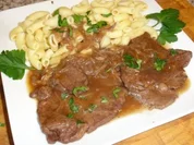 Rindschnitzel in Rotwein- Zwiebelsauce - Rezept