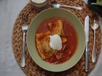 Rezept: Gulasch : Wurstgulasch mit Maultaschen Gulasch : Wurstgulasch mit Maultaschen - Rezept