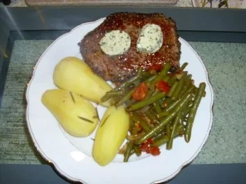 Pfeffersteak mit Bohnengemüse und Kartoffeln - Rezept
