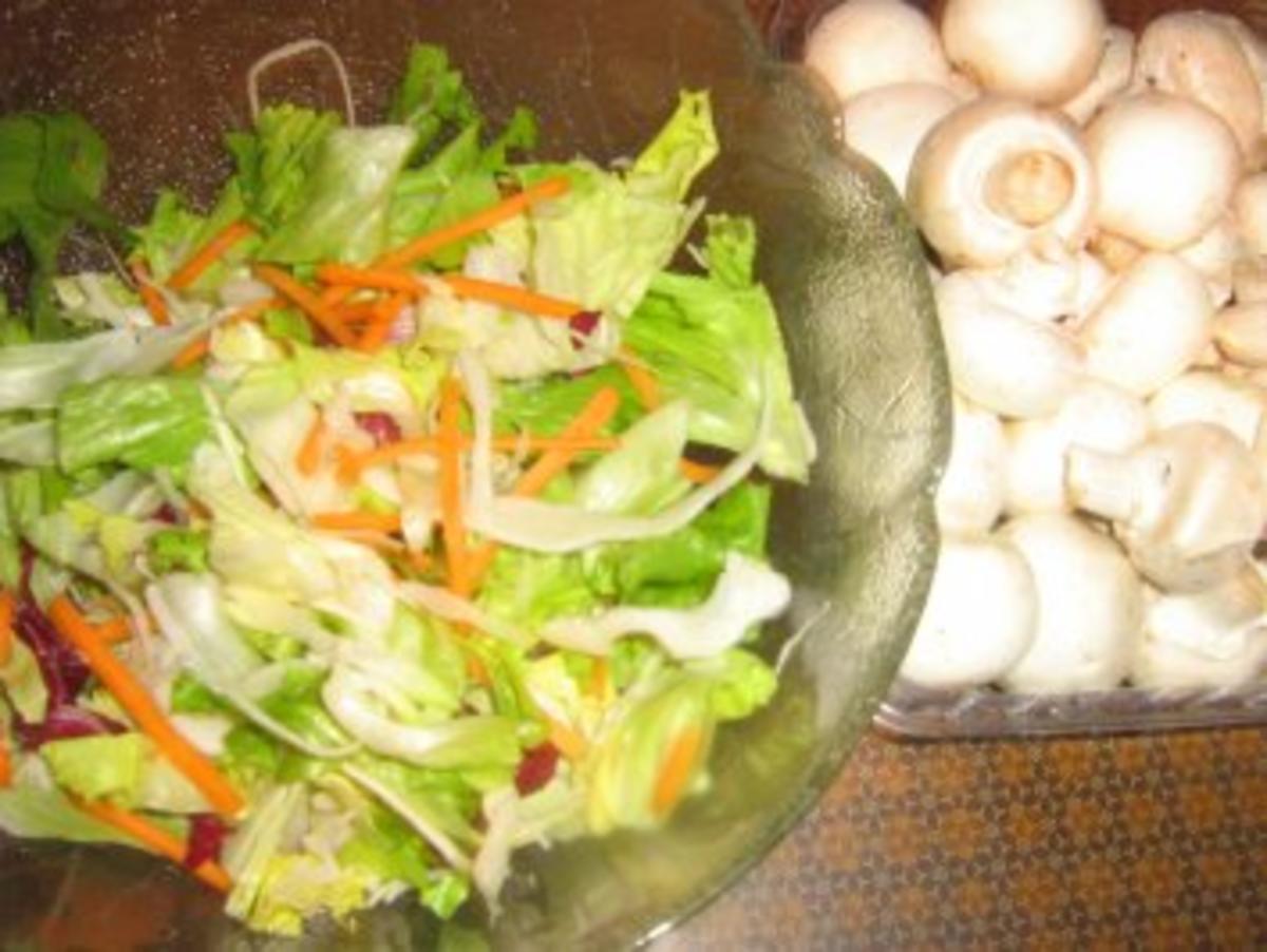 Bunter Blattsalat mit frischen Champignons - Rezept - Bild Nr. 2
