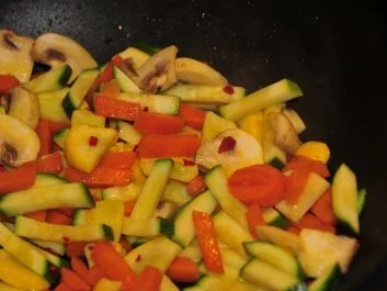 Udon Nudeln mit Gemüse - Rezept - Bild Nr. 2