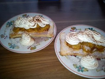 Rezept: Blätterteig-Mirabellen-Schiffchen Blätterteig-Mirabellen-Schiffchen - Rezept