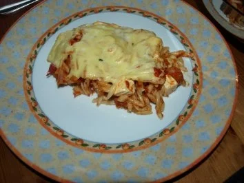 Rezept: Würstchengulasch-Auflauf mit Kritharaki Nudeln Würstchengulasch-Auflauf mit Kritharaki Nudeln - Rezept