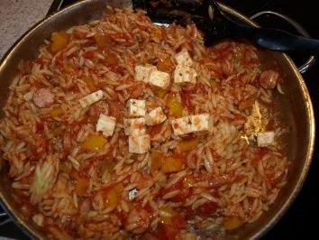 Rezept: Würstchengulasch-Auflauf mit Kritharaki Nudeln Bild Nr. 4 Würstchengulasch-Auflauf mit Kritharaki Nudeln - Rezept - Bild Nr. 4