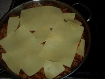 Rezept: Würstchengulasch-Auflauf mit Kritharaki Nudeln Bild Nr. 5 Würstchengulasch-Auflauf mit Kritharaki Nudeln - Rezept - Bild Nr. 5