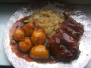 Geschmorte Rippchen mit Sauerkraut und - Rezept