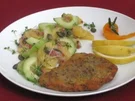 Rezept: Filet von der Kalbsnuss in Panade an einem Bett von Kartoffel-Gurken-Salat Filet von der Kalbsnuss in Panade an einem Bett von Kartoffel-Gurken-Salat - Rezept