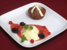 Zitronencreme auf Fruchtspiegel und Schokoladenküchlein - Rezept
