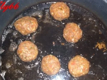 Fleischgerichte:Hackfleischbällchen in Tomatensoße - Rezept - Bild Nr. 20