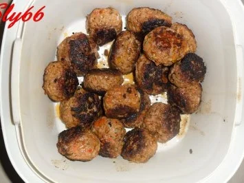 Fleischgerichte:Hackfleischbällchen in Tomatensoße - Rezept - Bild Nr. 22