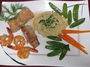 Rezept: Fisch-Trio an Soßen-Duo mit Begleitung Fisch-Trio an Soßen-Duo mit Begleitung - Rezept