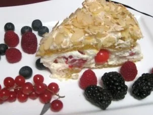 Rezept: Sahnetörtchen mit Früchten Sahnetörtchen mit Früchten - Rezept