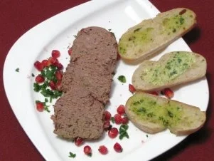 Hühnerleberpastete mit geröstetem Brot - Rezept