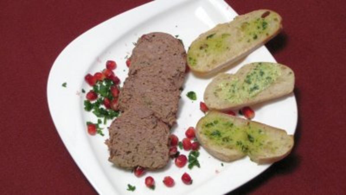 Hühnerleberpastete mit geröstetem Brot - Rezept - kochbar.de