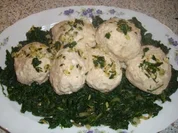 ++ Fleischlos+ +  Quarkknödel auf Blattspinat - Rezept