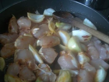 Hähnchengulasch mit frischem Spargel und Salzkartoffeln. - Rezept - Bild Nr. 8