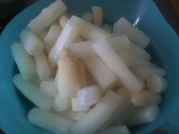 Hähnchengulasch mit frischem Spargel und Salzkartoffeln. - Rezept - Bild Nr. 9