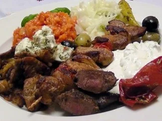 Rezept: griechischer Grillteller (Gyros;Souflaki;Lammsteak) griechischer Grillteller (Gyros;Souflaki;Lammsteak) - Rezept