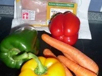 Rezept: Paprika-Möhren-Hähnchenwürfel Bild Nr. 2 Paprika-Möhren-Hähnchenwürfel - Rezept - Bild Nr. 2