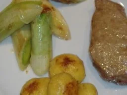 Kalbsschnitte mit Gewürzbutter und Lauch - Rezept