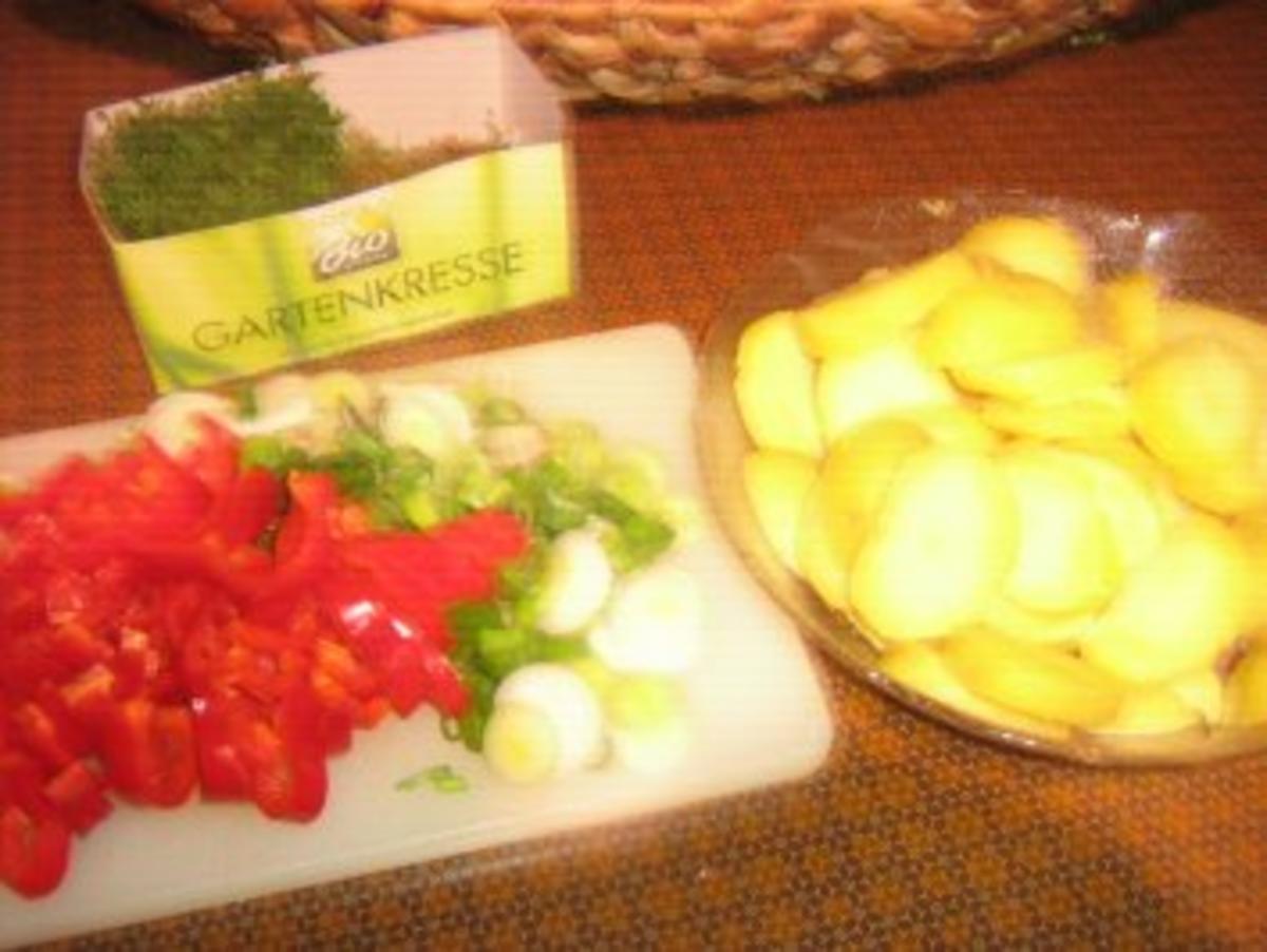 Bratkartoffelpfanne mit Paprika und Fischstäbchen - Rezept - Bild Nr. 3