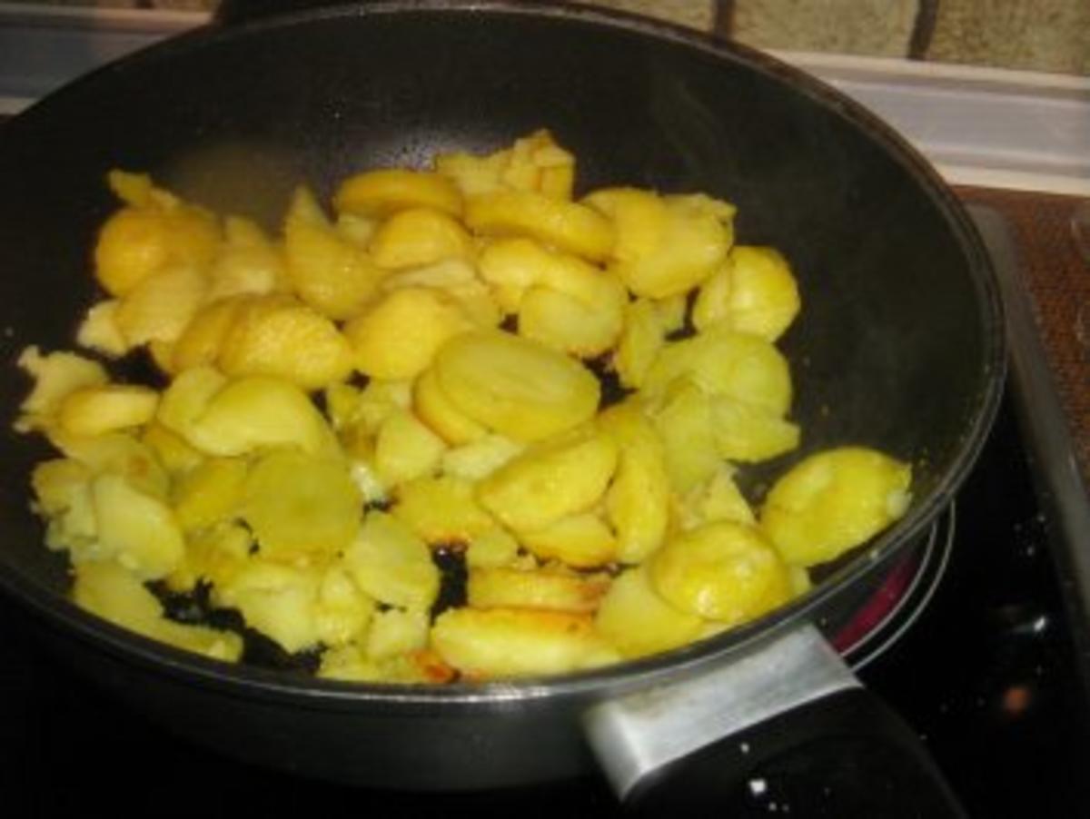 Bratkartoffelpfanne mit Paprika und Fischstäbchen - Rezept - Bild Nr. 4