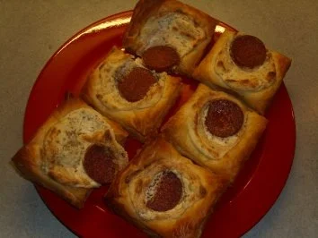 Rezept: Pikante Kuchen: Blätterteig mit Nusskäse und Salami Bild Nr. 4 Pikante Kuchen: Blätterteig mit Nusskäse und Salami - Rezept - Bild Nr. 4