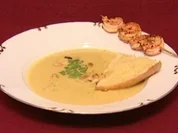 Currycrème-Süppchen mit gegrillten Garnelen-Spießen (Leo Bartsch) - Rezept
