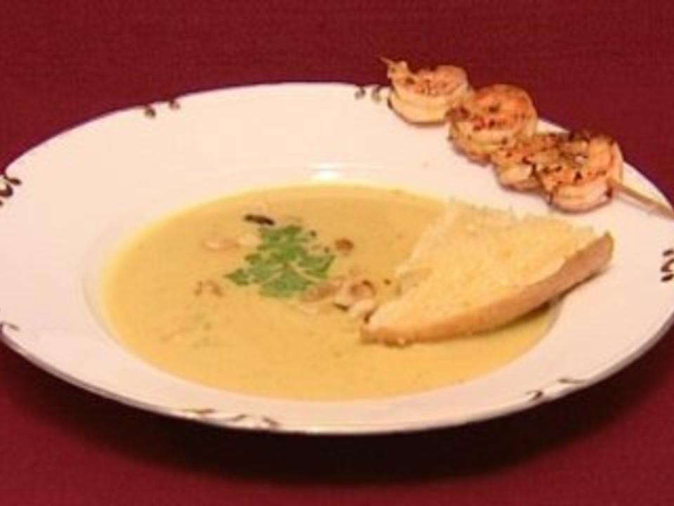 Currycrème-Süppchen mit gegrillten Garnelen-Spießen (Leo Bartsch ...