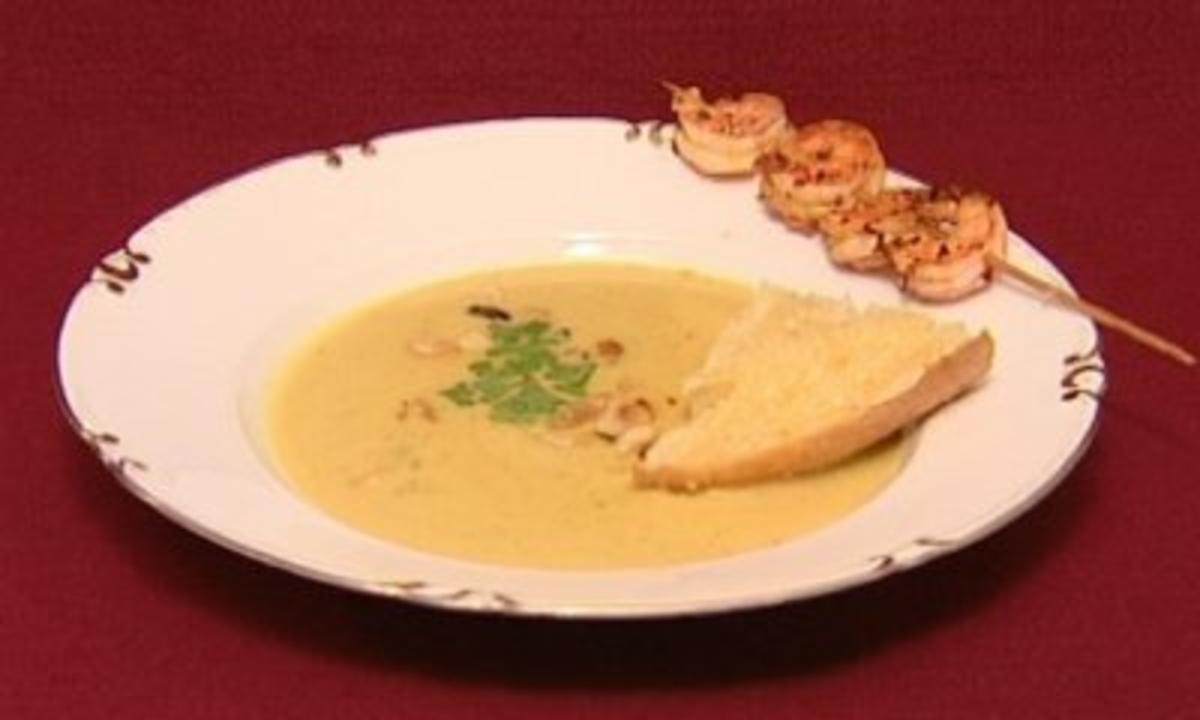 Bilder für Currycrème-Süppchen mit gegrillten Garnelen-Spießen (Leo Bartsch) - Rezept