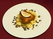 Rezept: Schweineschnitzel Wiener Art mit steirischem Erdรคpfel-Gurkensalat (Kay Bรถger) Schweineschnitzel Wiener Art mit steirischem Erdรคpfel-Gurkensalat (Kay Bรถger) - Rezept