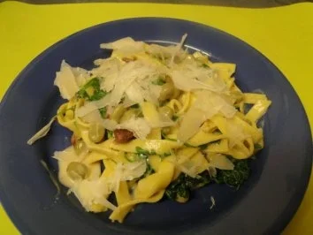 Rezept: Fettucine in Sahnesauce mit dicken Bohnen Fettucine in Sahnesauce mit dicken Bohnen - Rezept