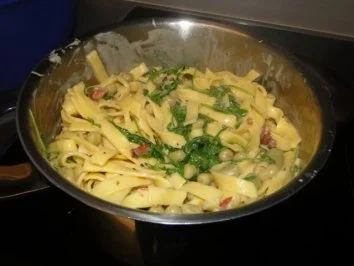 Rezept: Fettucine in Sahnesauce mit dicken Bohnen Bild Nr. 5 Fettucine in Sahnesauce mit dicken Bohnen - Rezept - Bild Nr. 5